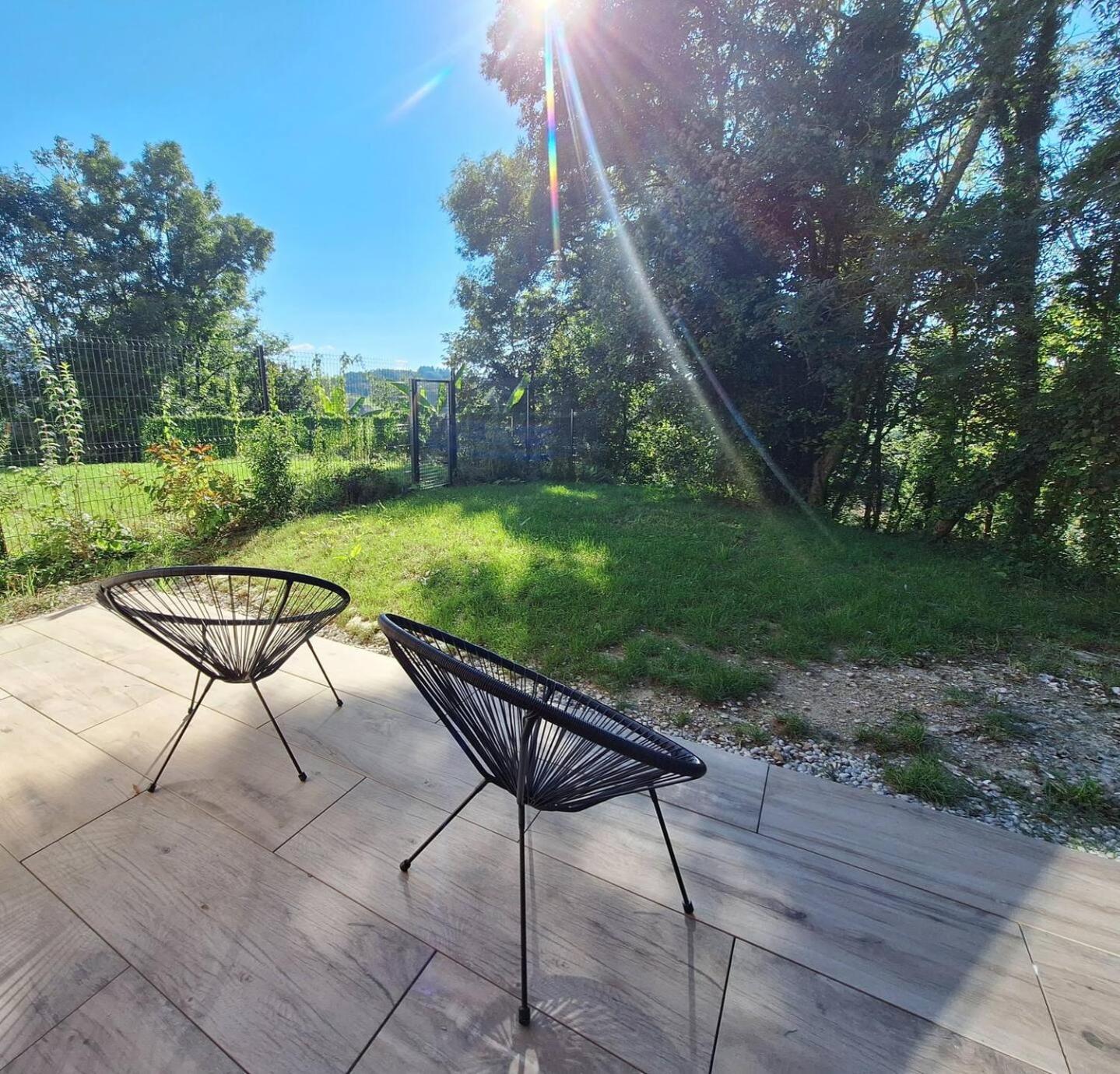 Logement Neuf A 2 Pas Du Lac La Bridoire Exterior photo